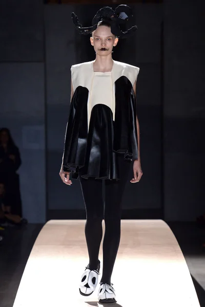 Look 15